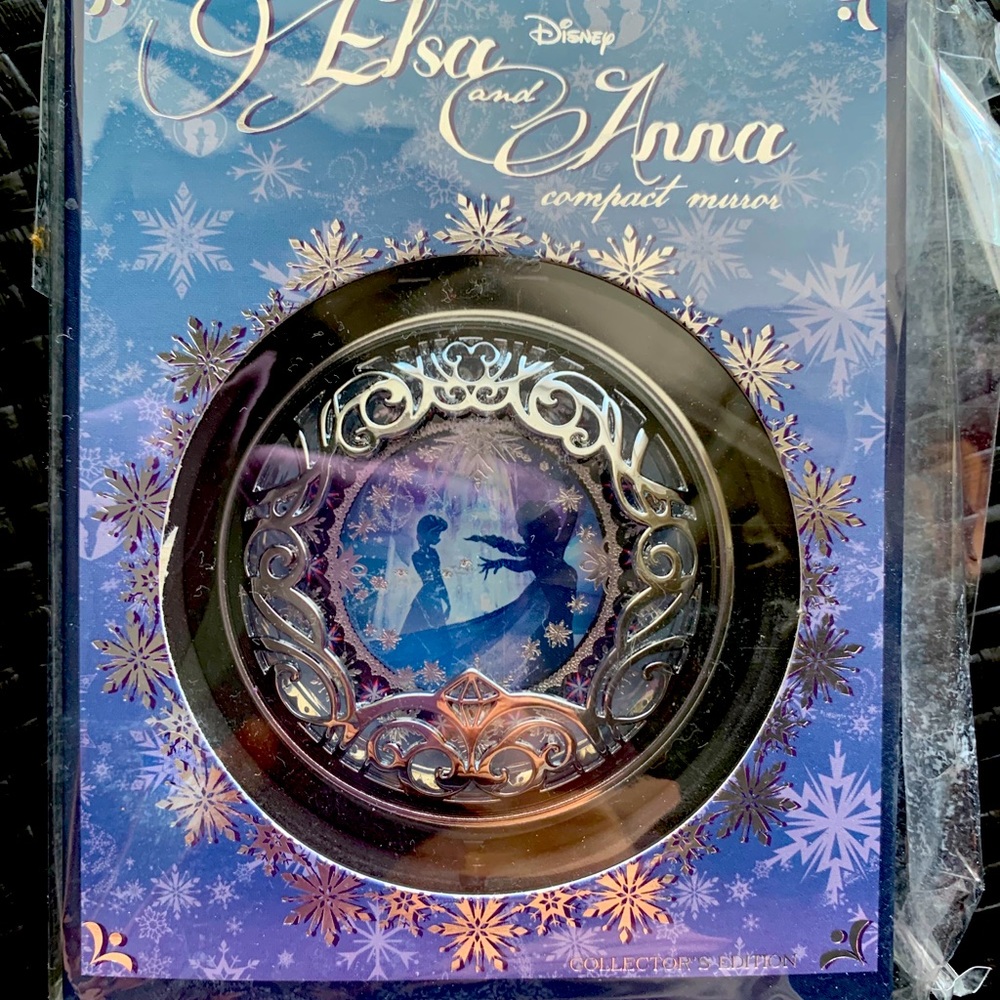 ❄️NIB Disney’s Frozen Compact mirror (Sephora)